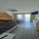 In Mi Dzywodzie With A Swimming Pool Appartement